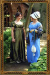 Letnia suknia z "przodzikiem" (bib-front dress)