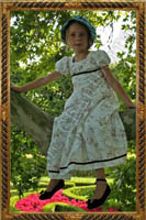 Dziecięca sukienka z bawełny drukowanej w motywy kwiatowe